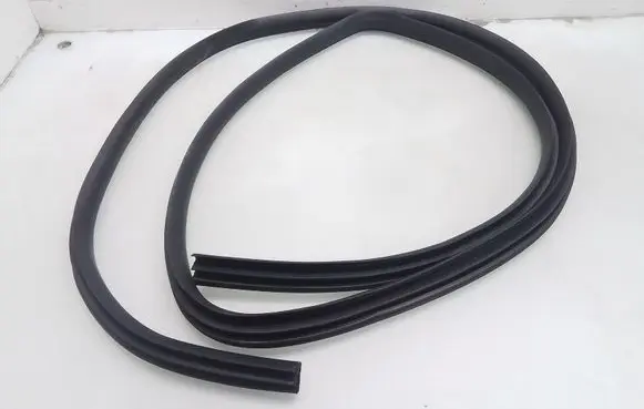 Nissan Note (E11) Rear door rubber seal (on body) 