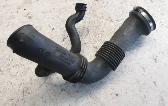Air intake hose/pipe