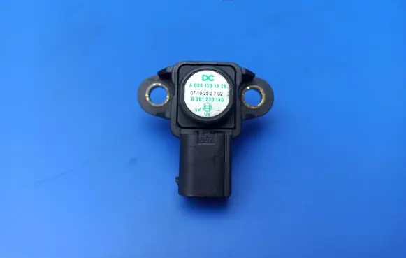 Mercedes-Benz C W204 Air pressure sensor A0061531328 07102527U2 0261230140