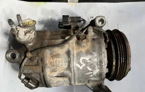 Volvo XC70 Air conditioning (A/C) compressor (pump) P831315453 06812100B4