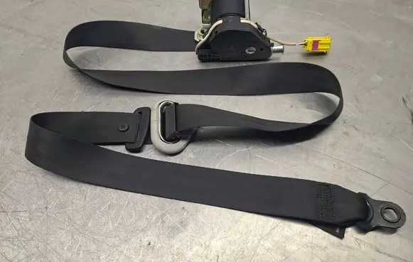 Volkswagen Caddy Front seatbelt 2K0857806E 34074354