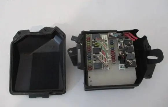 Renault Modus Fuse module 233293D