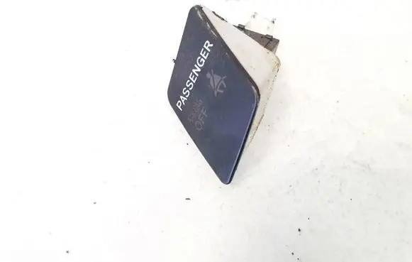 Passenger airbag on/off switch