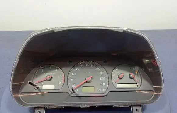 Volvo S40, V40 Speedometer (instrument cluster) 30889706