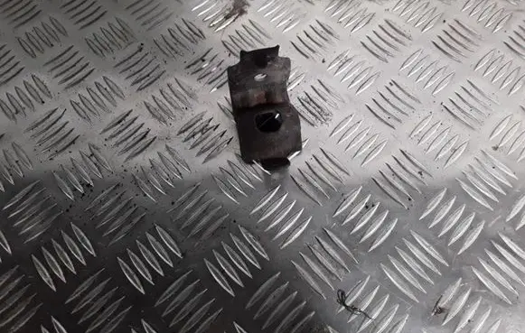 Opel Insignia A Radiator mount bracket 1323913 1701