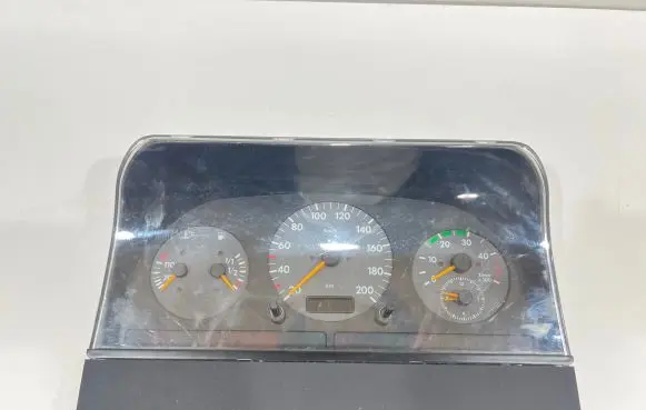 Speedometer (instrument cluster)