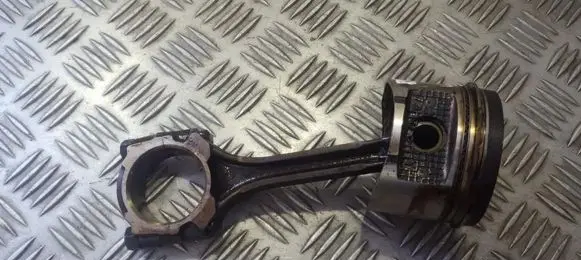Nissan Almera Piston with connecting rod