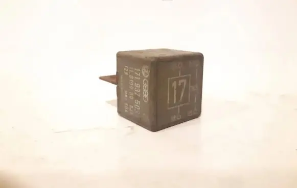 Volkswagen Golf III Other relay 171937503