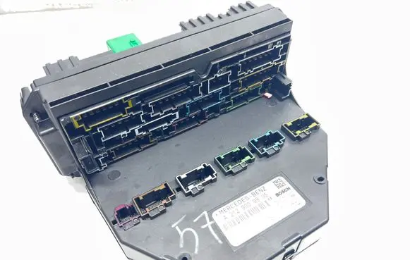 Mercedes-Benz C W204 Fuse module A2129009905 A2129028002 A2125451401