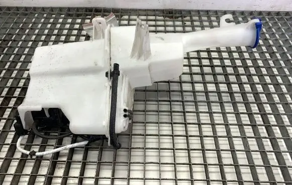 Windshield washer fluid reservoir/tank