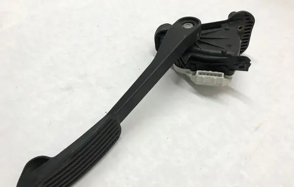 Volvo XC70 Accelerator throttle pedal 30683516 6PV00853712