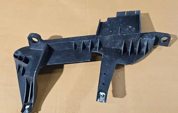 BMW X3 E83 Headlight/headlamp mounting bracket 1301073025