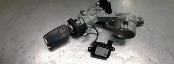 Opel Insignia A Ignition lock 13243373