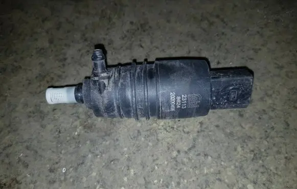 BMW 5 E39 Windscreen/windshield washer pump 20200406