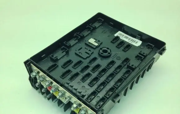 Volkswagen PASSAT CC Fuse module 3C0937125