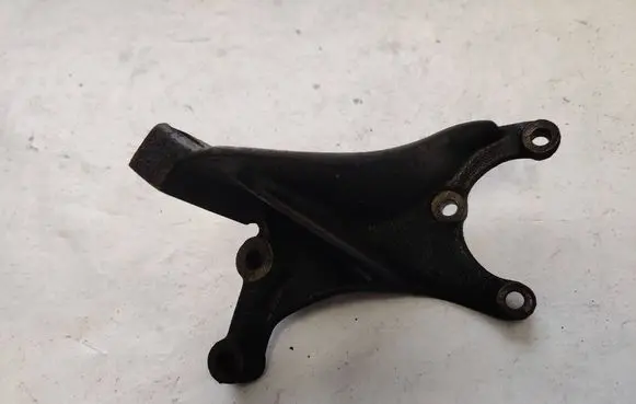 Volkswagen Transporter - Caravelle T4 Power steering pump mounting bracket 044145548D