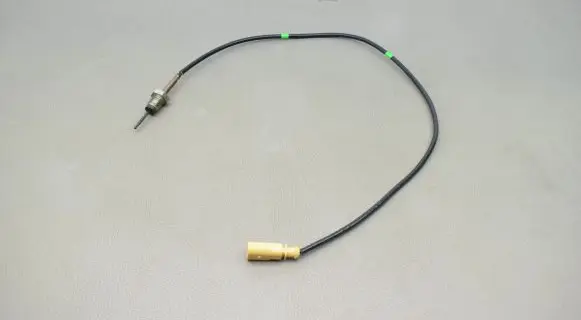 Volkswagen Jetta VI Oil temperature sensor 04L906088BS
