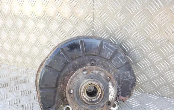 Volkswagen PASSAT B6 Front wheel hub