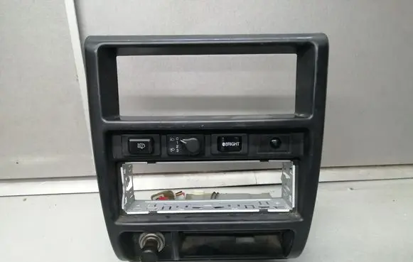 Subaru Forester SF Radio/GPS head unit trim 