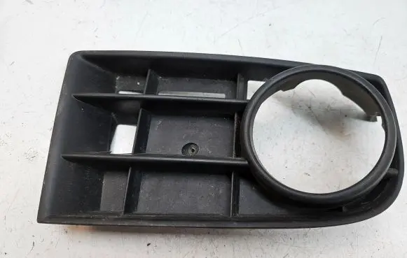 Volkswagen Golf V Front bumper lower grill 1K0853666C