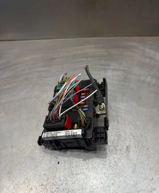 Peugeot 206 Fuse module 9650618480