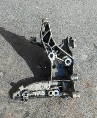 Citroen DS3 Engine mounting bracket 9674030280