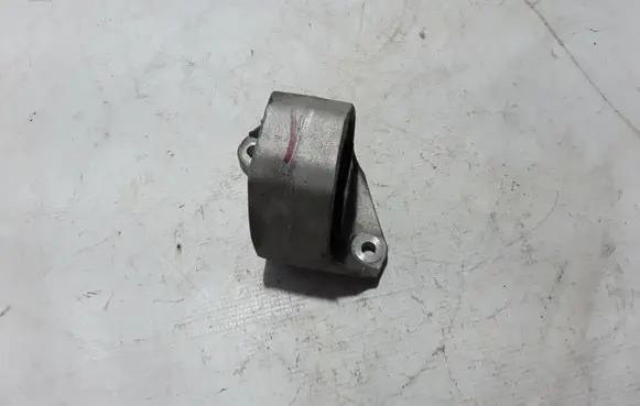 Engine mounting bracket