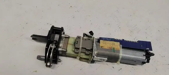 Volkswagen PASSAT B7 Tailgate hydraulic pump motor 3C9827384J