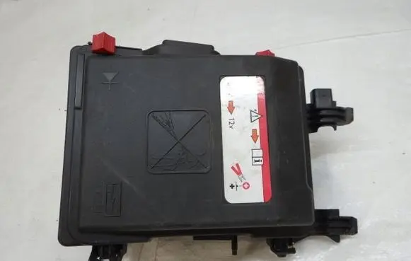Citroen C4 Grand Picasso Fuse box cover 9804681780