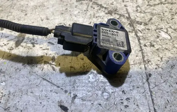 Volvo V50 Airbag deployment crash/impact sensor 8042A4 MRSA5 8651201