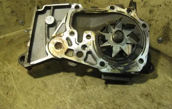 Renault Scenic I Water pump 770027433D7700105176