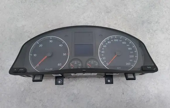 Volkswagen Golf V Speedometer (instrument cluster) 1K0920863B