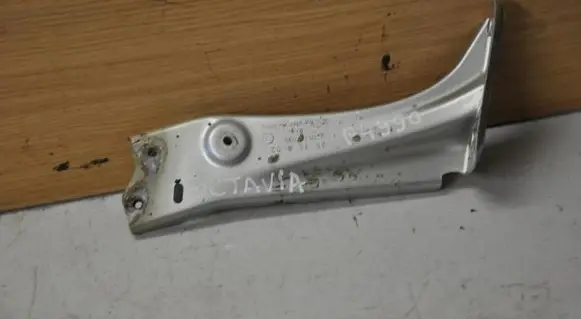 Skoda Octavia Mk3 (5E) Fender mounting bracket 5E0821141