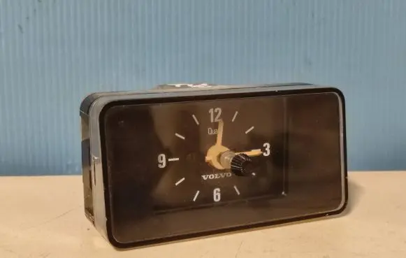 Volvo 240 Clock 1214918