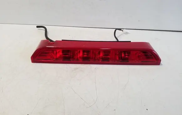 KIA Stonic Third/center stoplight E1334767