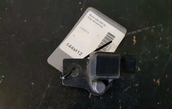 BMW 5 E39 Air pressure sensor 2244674