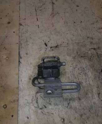 Audi A6 S6 C6 4F Front door lower hinge 8E0831412B
