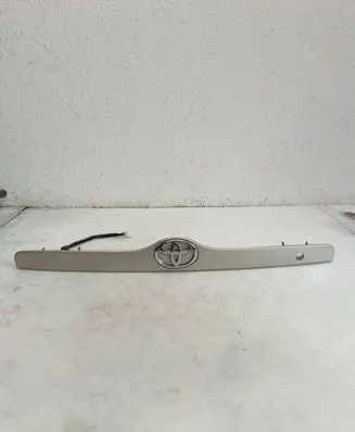 Toyota Corolla Verso E121 Trunk door license plate light bar 7680113110 76801-13110 11148