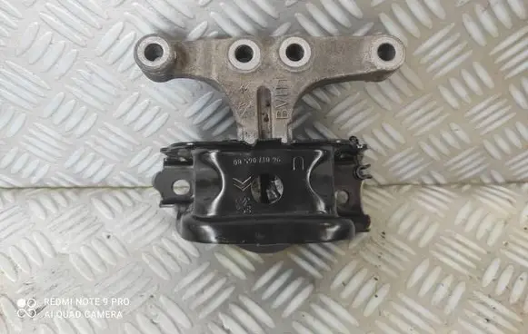 Engine mount bracket