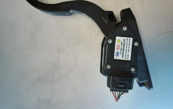 Hyundai Santa Fe Accelerator throttle pedal BFT0003A2B900