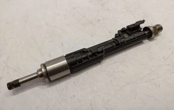 BMW 4 F32 F33 Fuel injector 13647639994