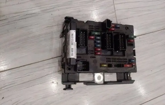 Peugeot 206+ BSM Control unit 9646405280