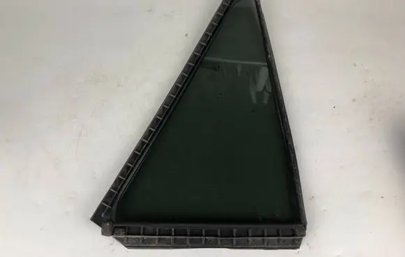 Subaru Outback (BS) Rear vent window glass 
