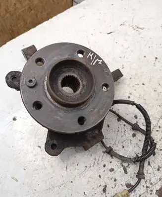 Opel Vivaro Front wheel hub