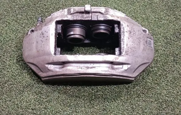 Mercedes-Benz S W222 Front brake caliper 20B40009001A