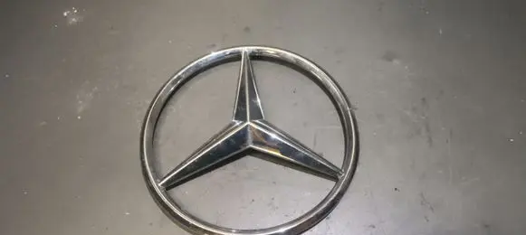 Mercedes-Benz GLC C253 Manufacturer badge logo/emblem A0008172116