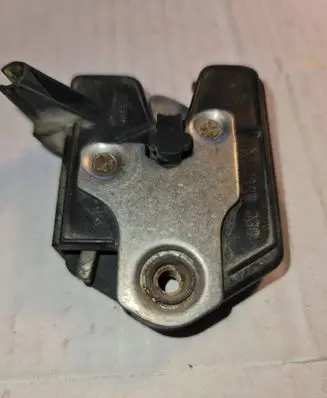BMW 7 E32 Engine bonnet/hood lock trim molding 1908330