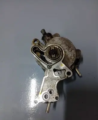 Volkswagen PASSAT B5.5 Vacuum pump 038145209A