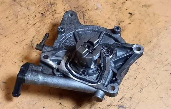 KIA Sportage Vacuum pump 288102F000