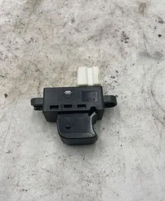 Nissan Qashqai Electric window control switch 9807Z